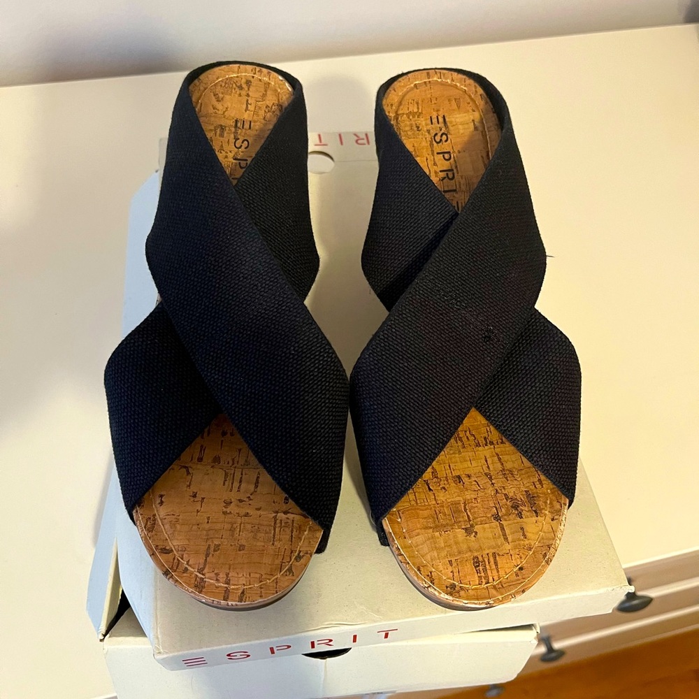 Woman 8 1/2 Wedge Shoe